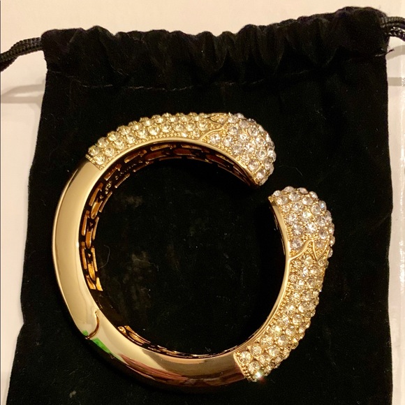 JOAN BOYCE HINGED KISSABLE CUFF NEW IN POUCH - Picture 4 of 7